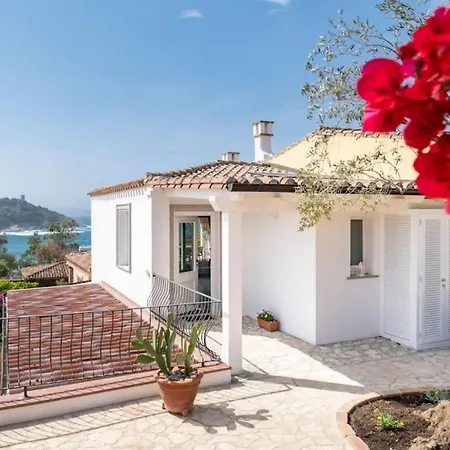 With Seaview Terrace, Close By A Sandy Villa *